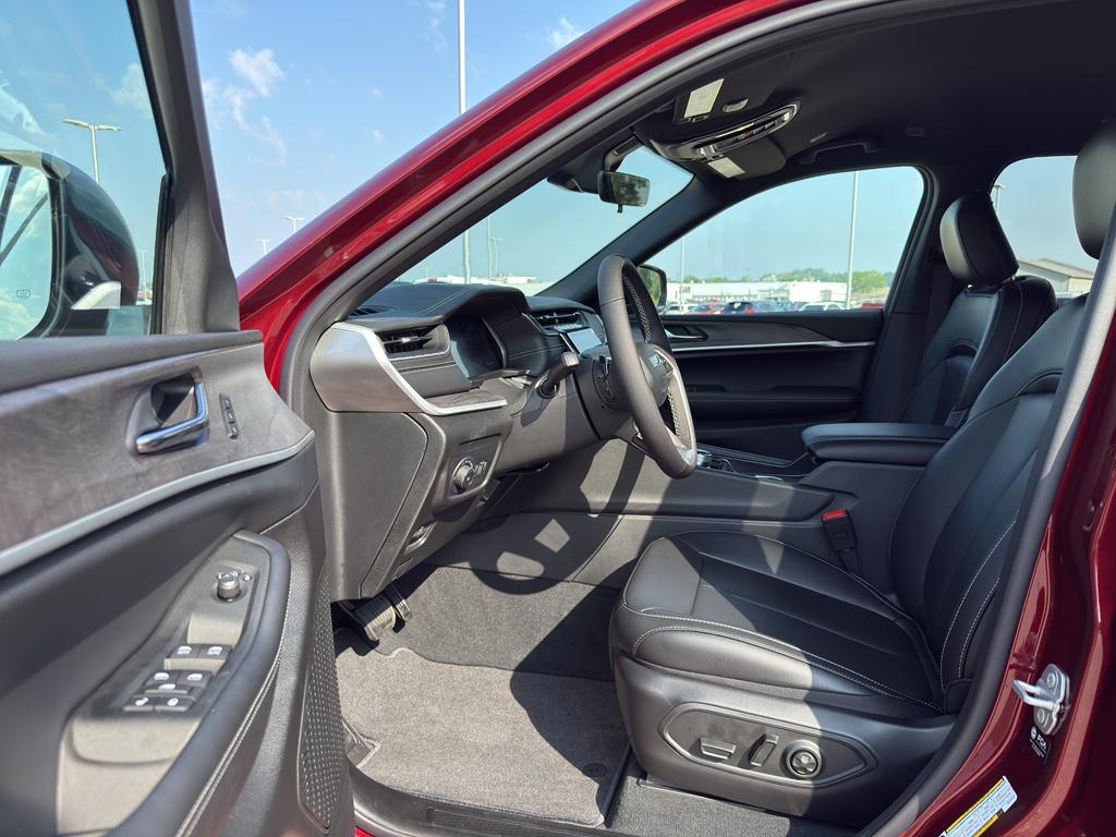 new 2025 Jeep Grand Cherokee L car, priced at $48,097