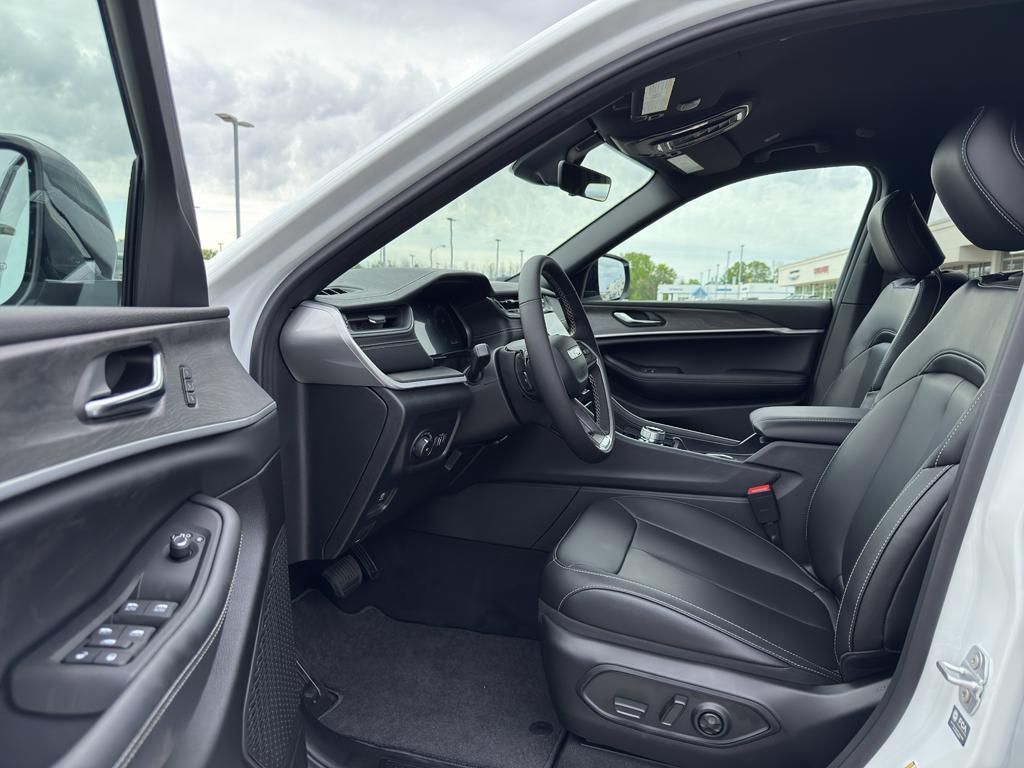 new 2025 Jeep Grand Cherokee L car, priced at $49,384