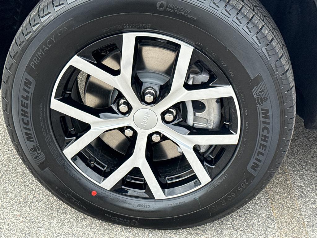 new 2025 Jeep Grand Cherokee L car, priced at $49,384
