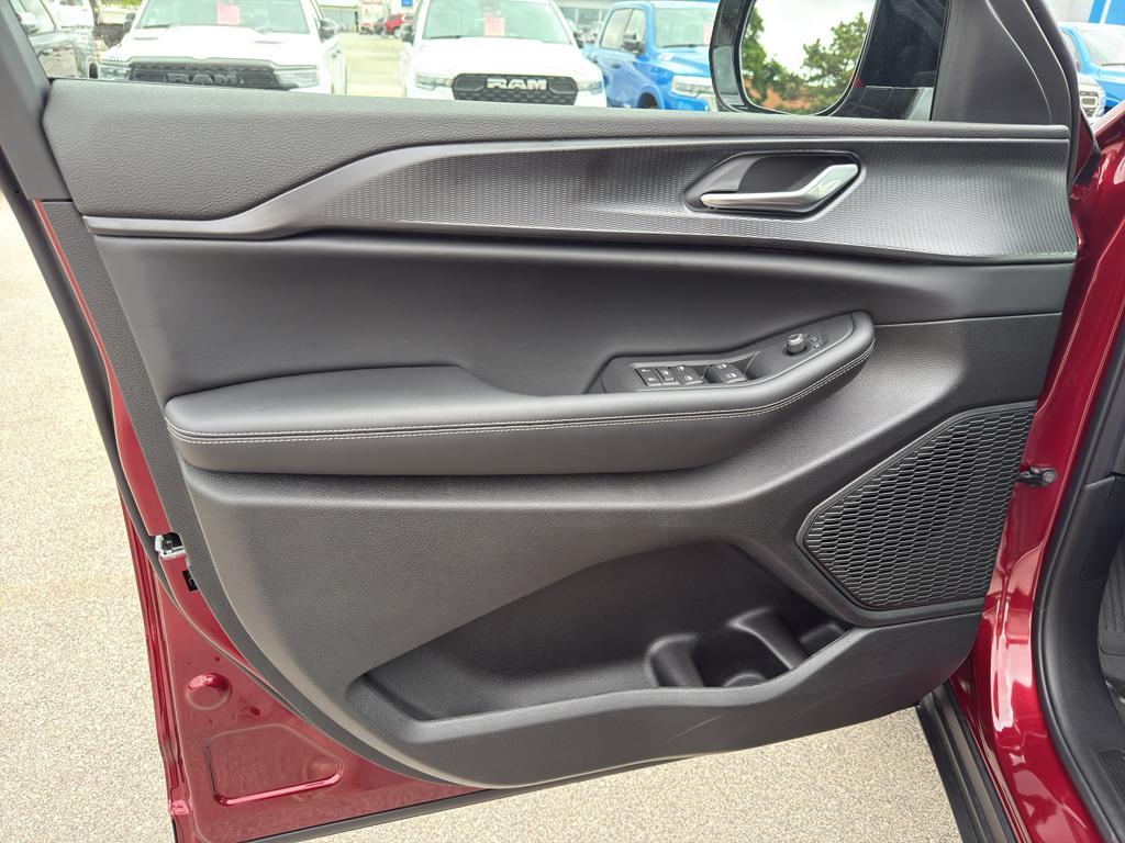 new 2025 Jeep Grand Cherokee L car, priced at $49,096