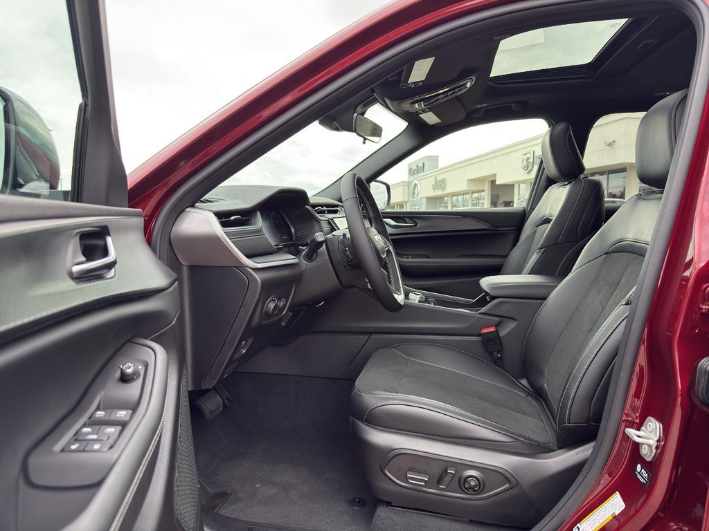 new 2025 Jeep Grand Cherokee L car, priced at $49,096