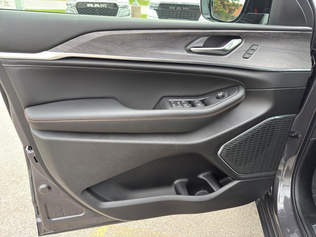 new 2025 Jeep Grand Cherokee L car, priced at $62,163