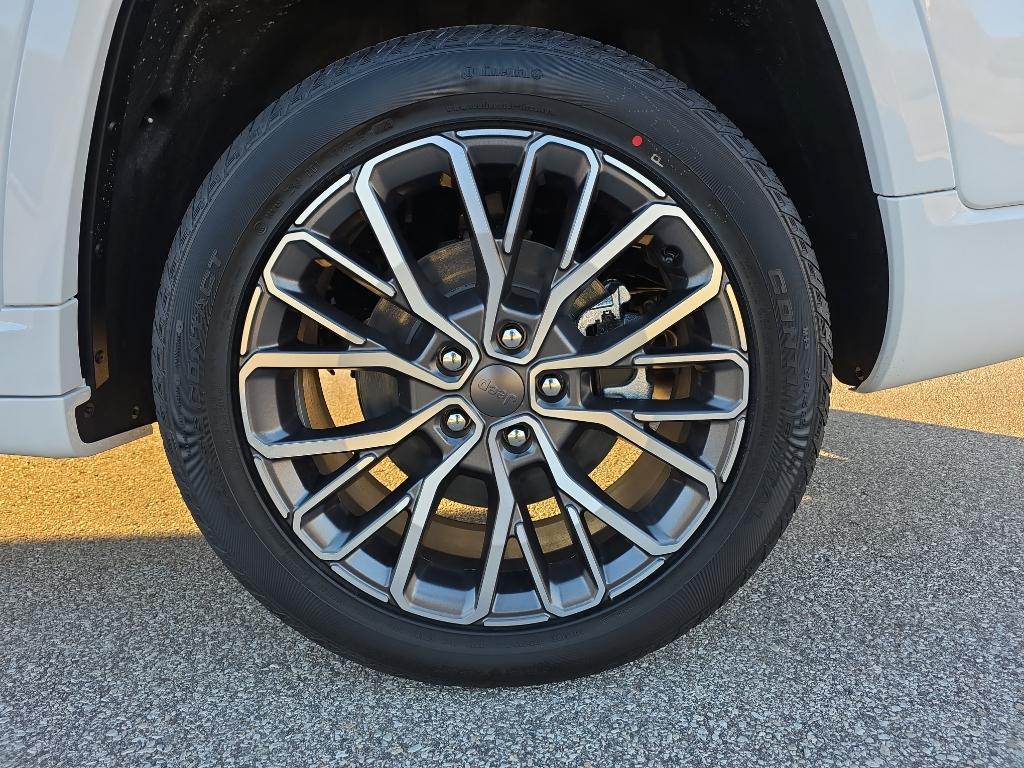 new 2025 Jeep Grand Cherokee L car, priced at $68,498