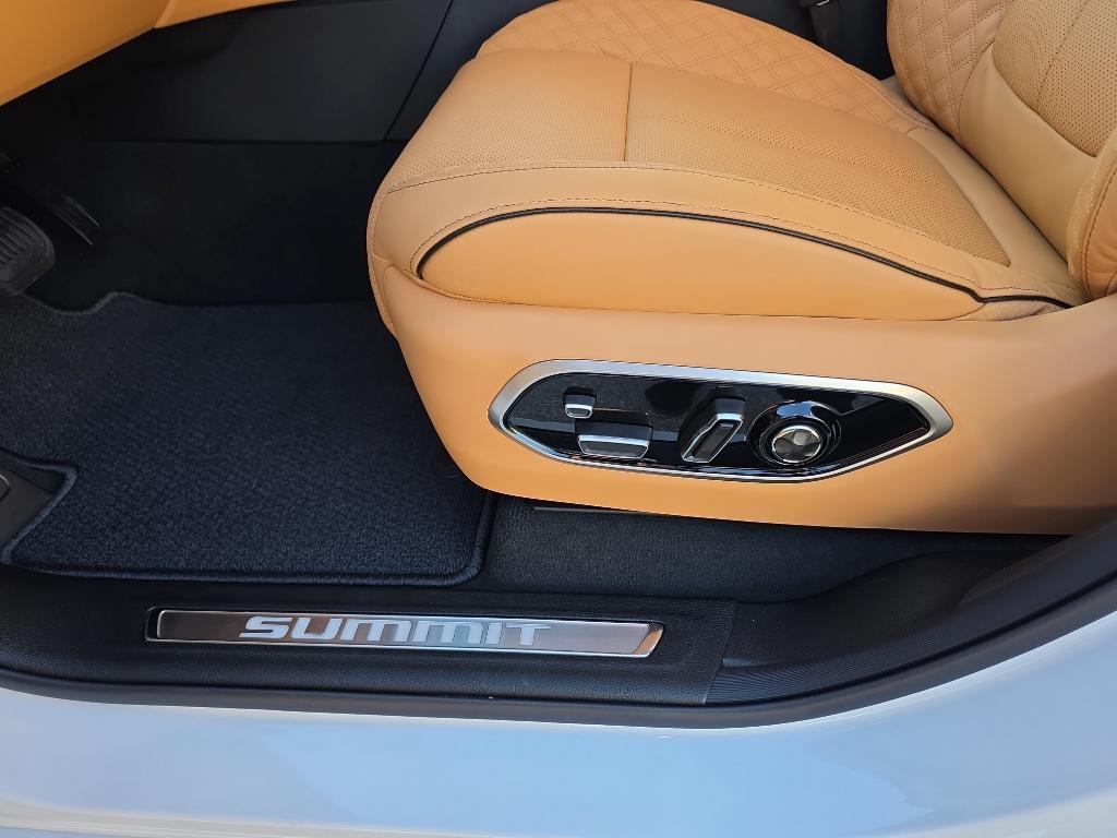 new 2025 Jeep Grand Cherokee L car, priced at $68,498