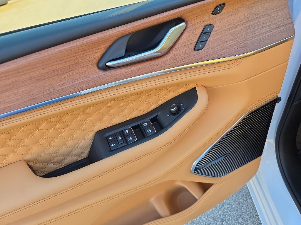 new 2025 Jeep Grand Cherokee L car, priced at $68,498