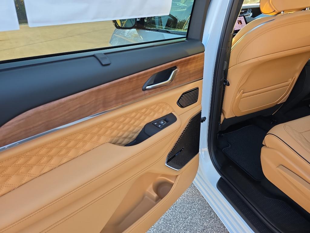 new 2025 Jeep Grand Cherokee L car, priced at $68,498