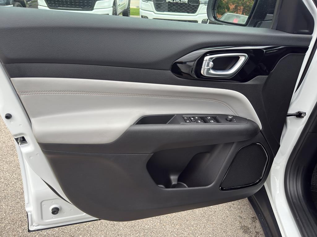 new 2025 Jeep Compass car, priced at $34,085