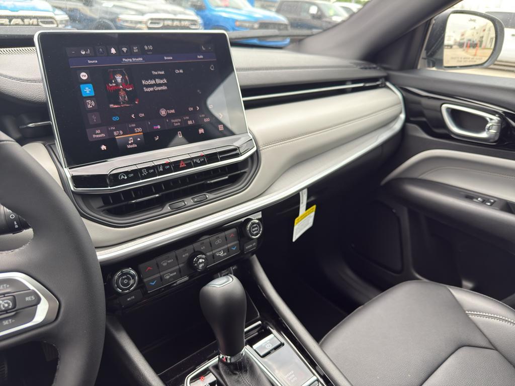 new 2025 Jeep Compass car, priced at $34,085