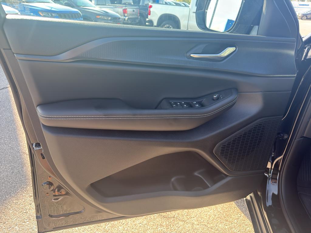 new 2025 Jeep Grand Cherokee L car, priced at $48,063