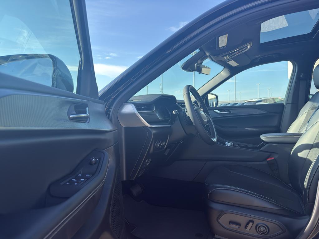 new 2025 Jeep Grand Cherokee L car, priced at $48,063