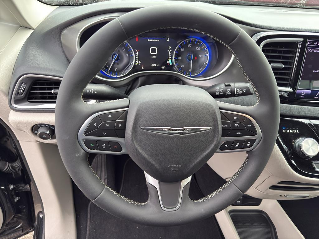used 2023 Chrysler Pacifica car, priced at $27,995