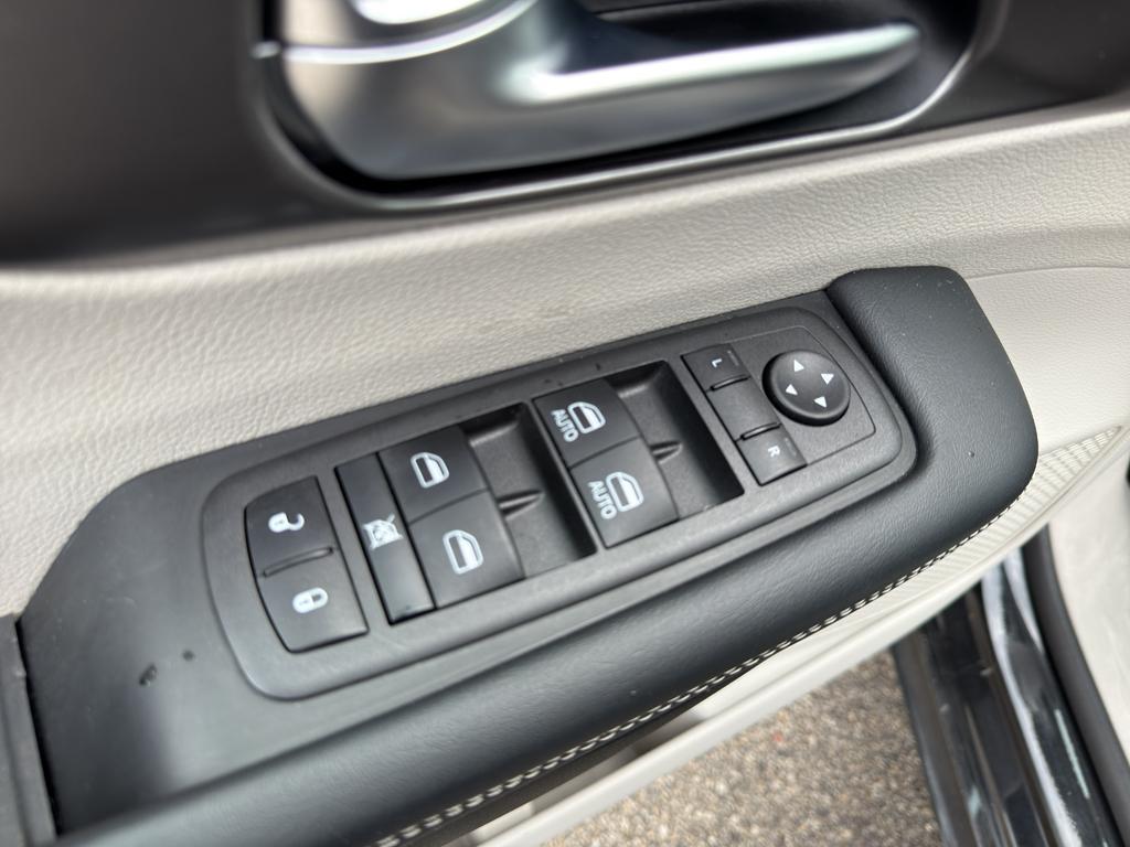 used 2023 Chrysler Pacifica car, priced at $27,995