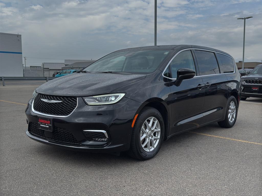 used 2023 Chrysler Pacifica car, priced at $27,995