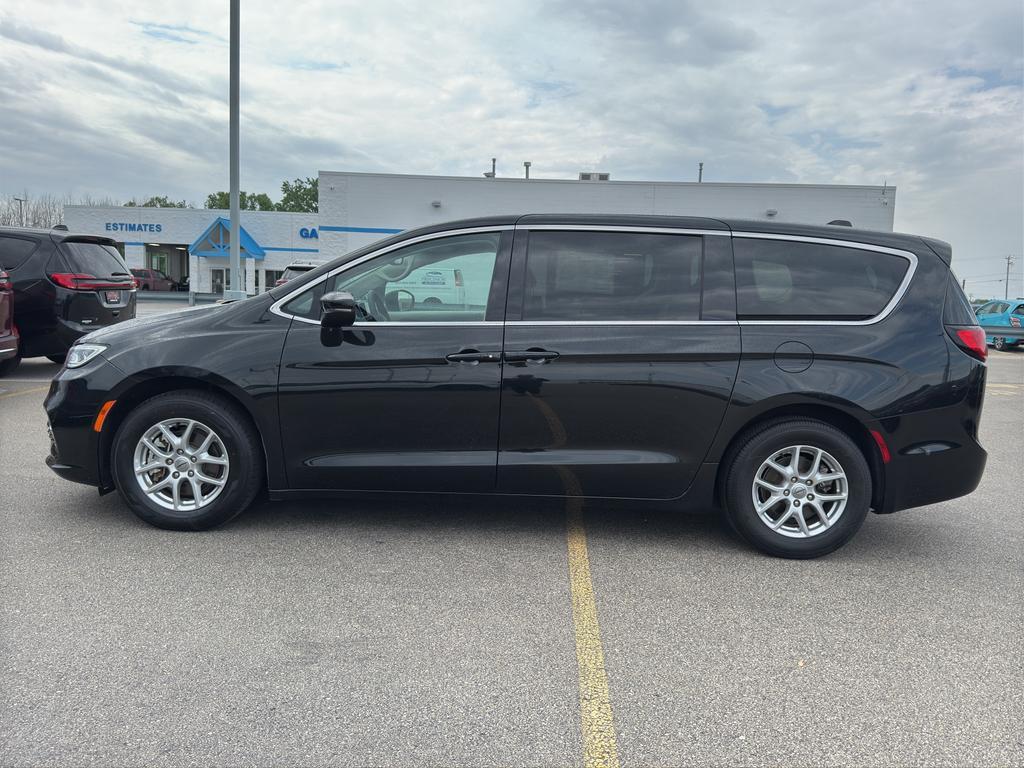 used 2023 Chrysler Pacifica car, priced at $27,995