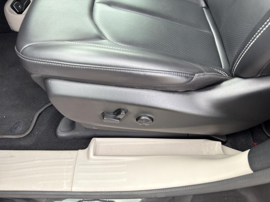 used 2023 Chrysler Pacifica car, priced at $27,995