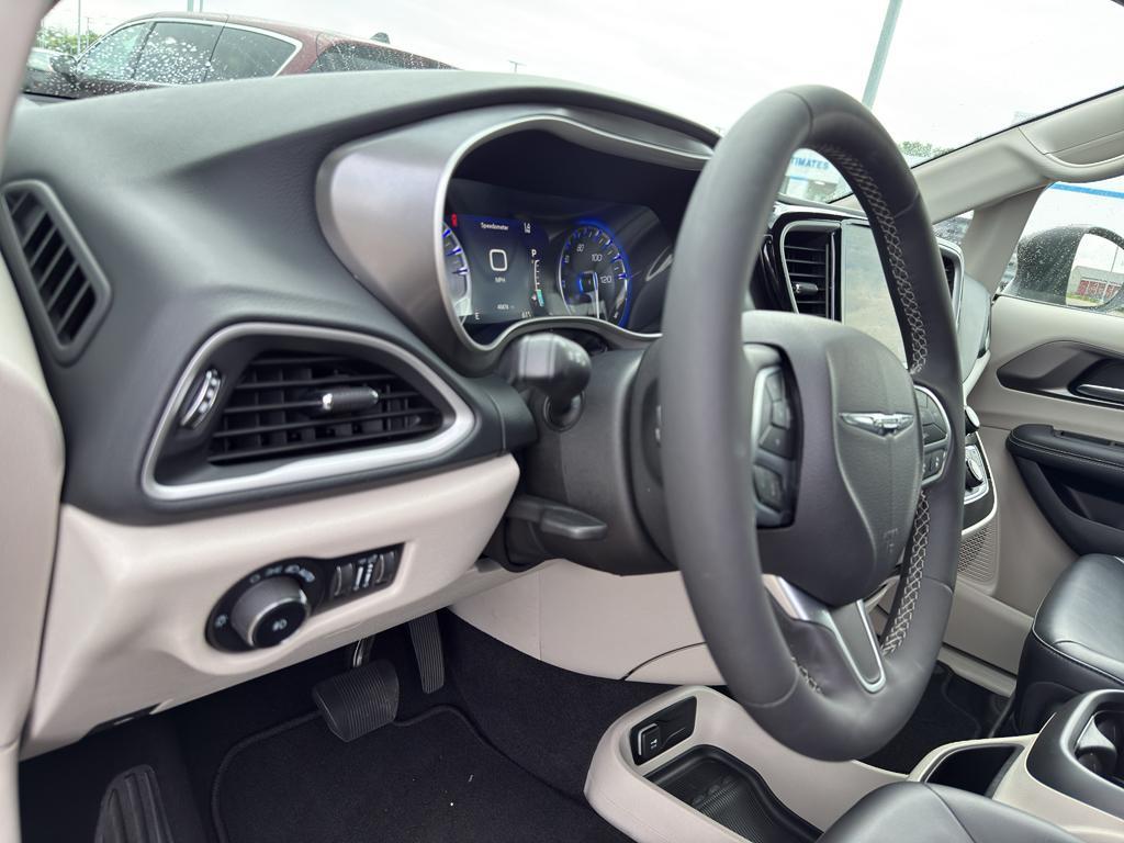 used 2023 Chrysler Pacifica car, priced at $27,995