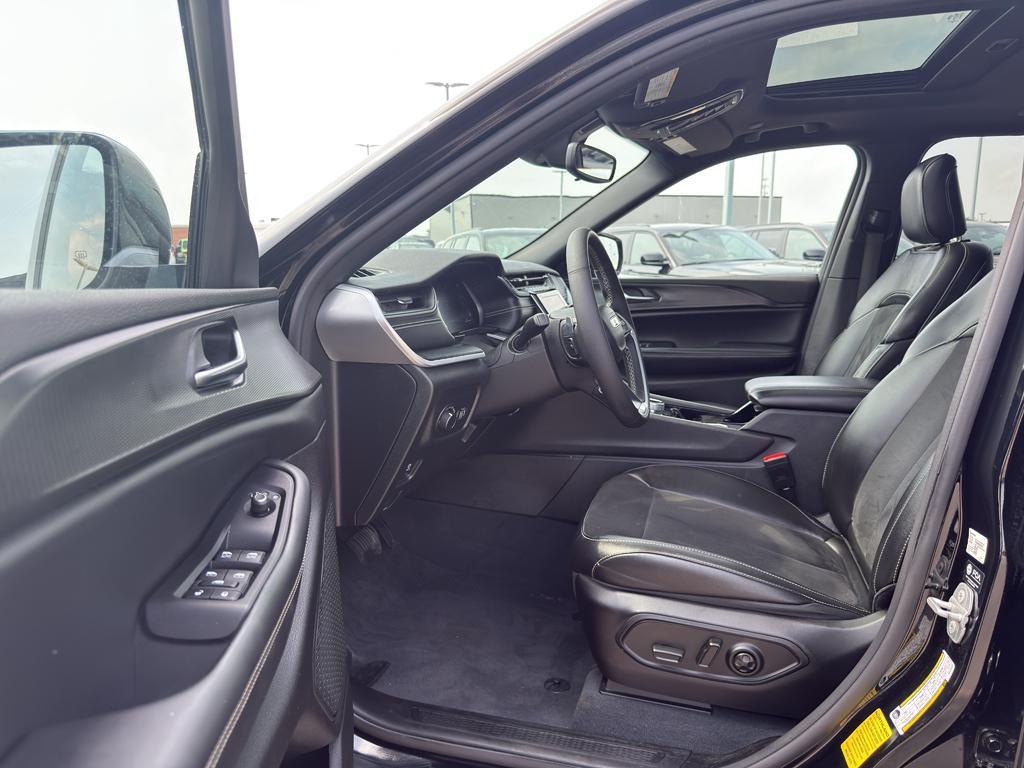 used 2023 Jeep Grand Cherokee car, priced at $34,295