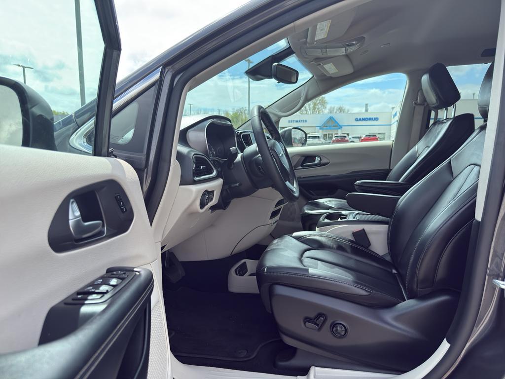 used 2023 Chrysler Pacifica car, priced at $27,495