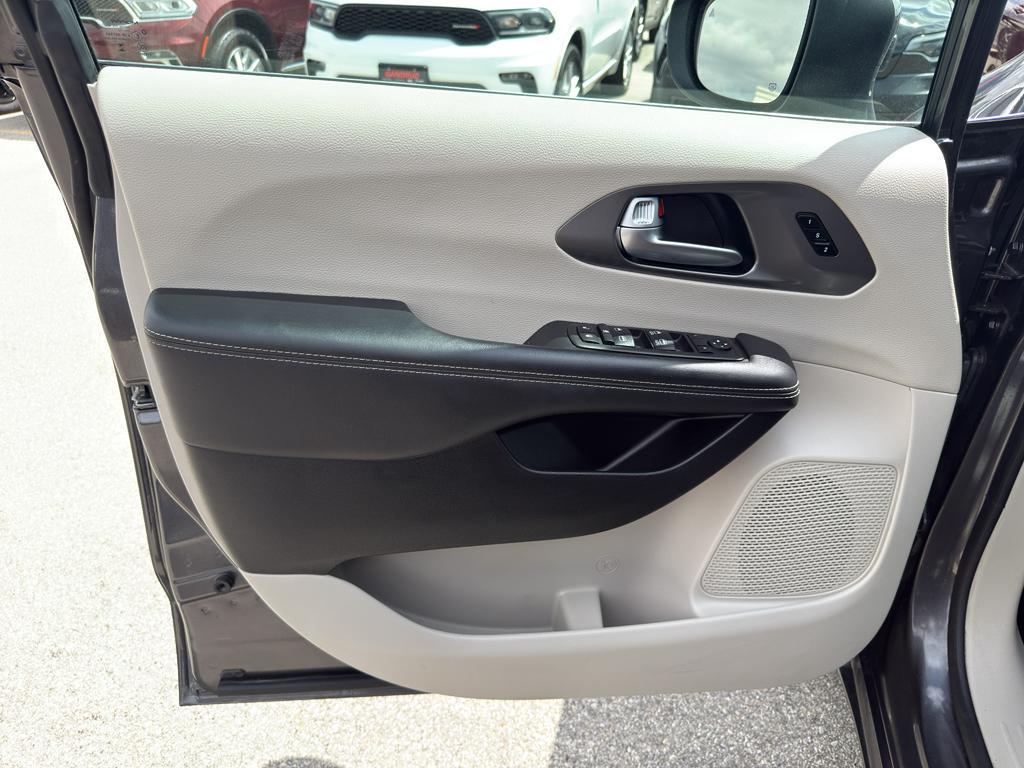 used 2023 Chrysler Pacifica car, priced at $27,495