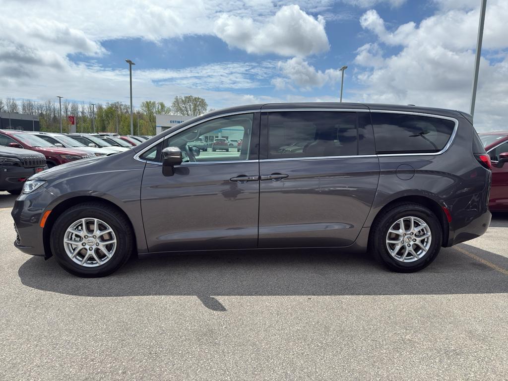 used 2023 Chrysler Pacifica car, priced at $27,495