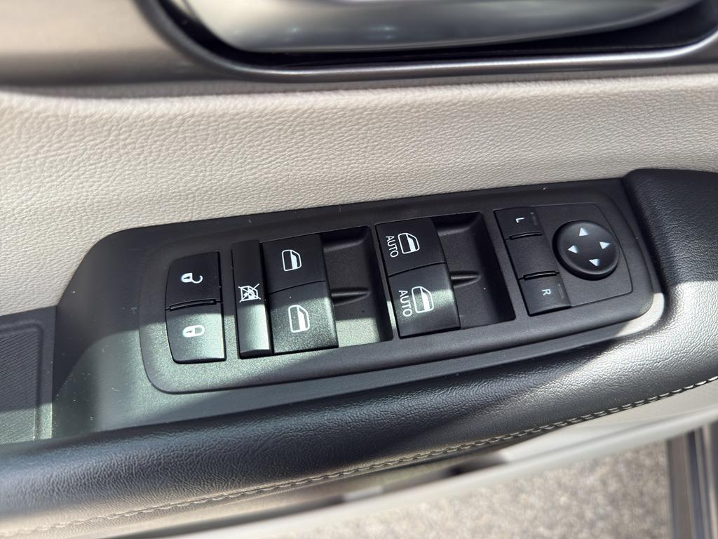 used 2023 Chrysler Pacifica car, priced at $27,495
