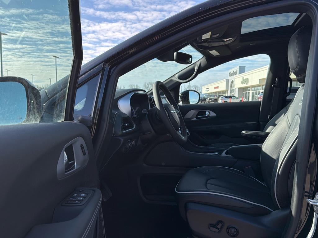 new 2025 Chrysler Pacifica Hybrid car, priced at $57,499