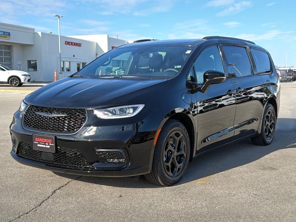 new 2025 Chrysler Pacifica Hybrid car, priced at $57,499