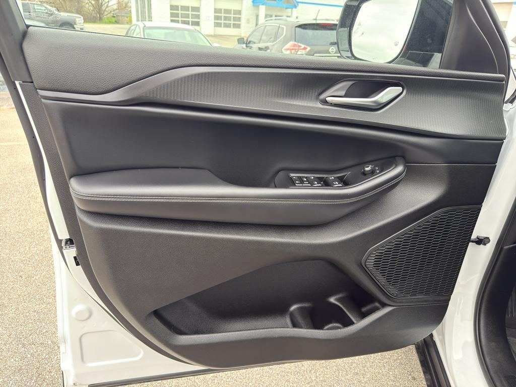 used 2023 Jeep Grand Cherokee car, priced at $32,595