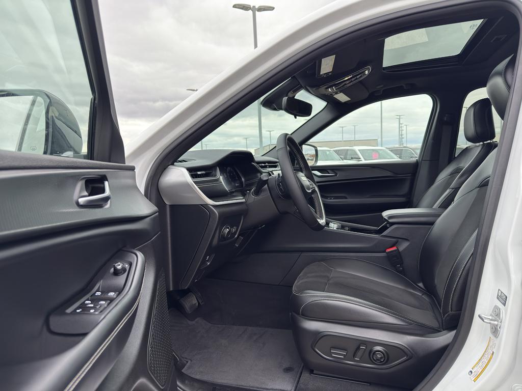 used 2023 Jeep Grand Cherokee car, priced at $32,595