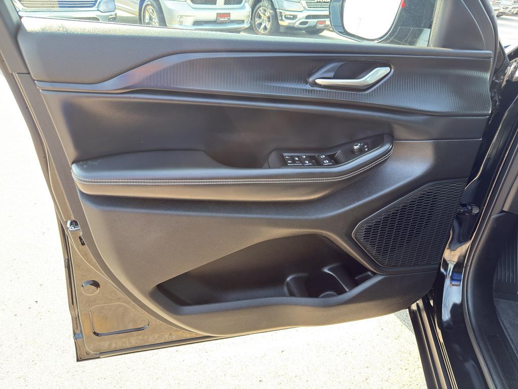 used 2023 Jeep Grand Cherokee car, priced at $34,895