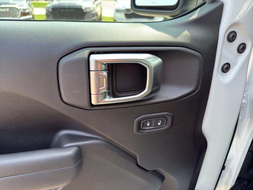 new 2025 Jeep Gladiator car, priced at $42,196