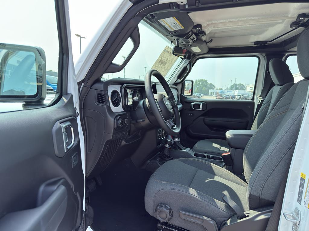 new 2025 Jeep Gladiator car, priced at $42,196