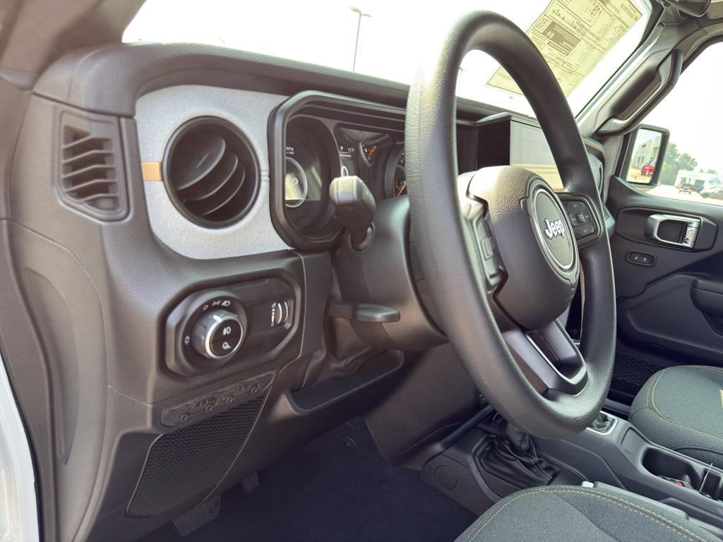 new 2025 Jeep Gladiator car, priced at $42,196