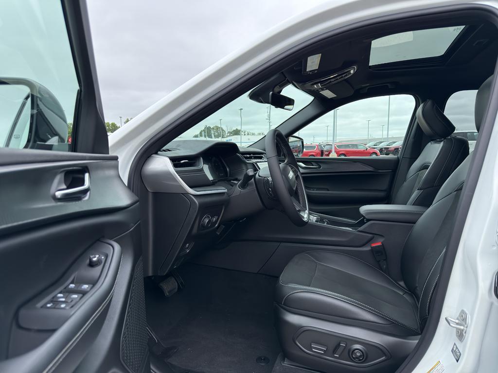 new 2025 Jeep Grand Cherokee L car, priced at $47,527