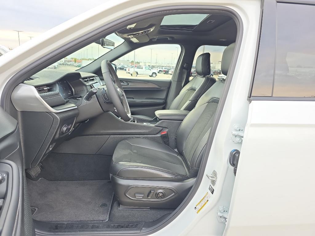 new 2025 Jeep Grand Cherokee L car, priced at $45,902