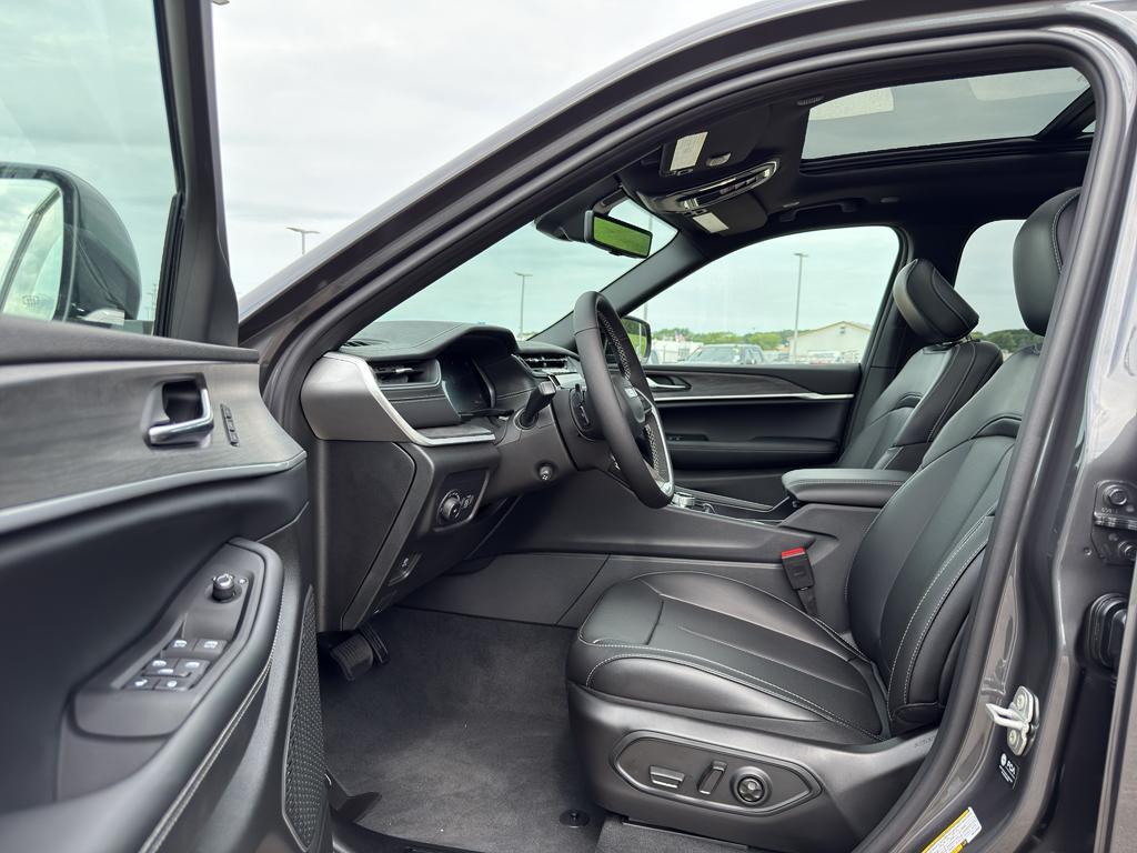 new 2025 Jeep Grand Cherokee L car, priced at $57,634