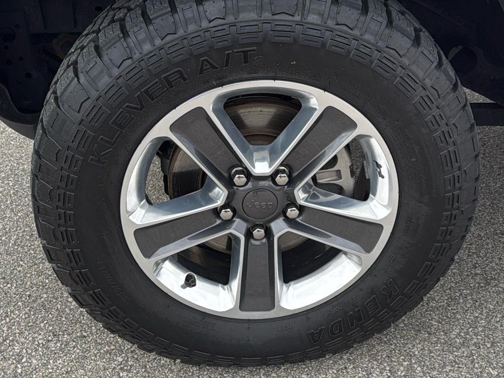 used 2019 Jeep Wrangler Unlimited car, priced at $27,195