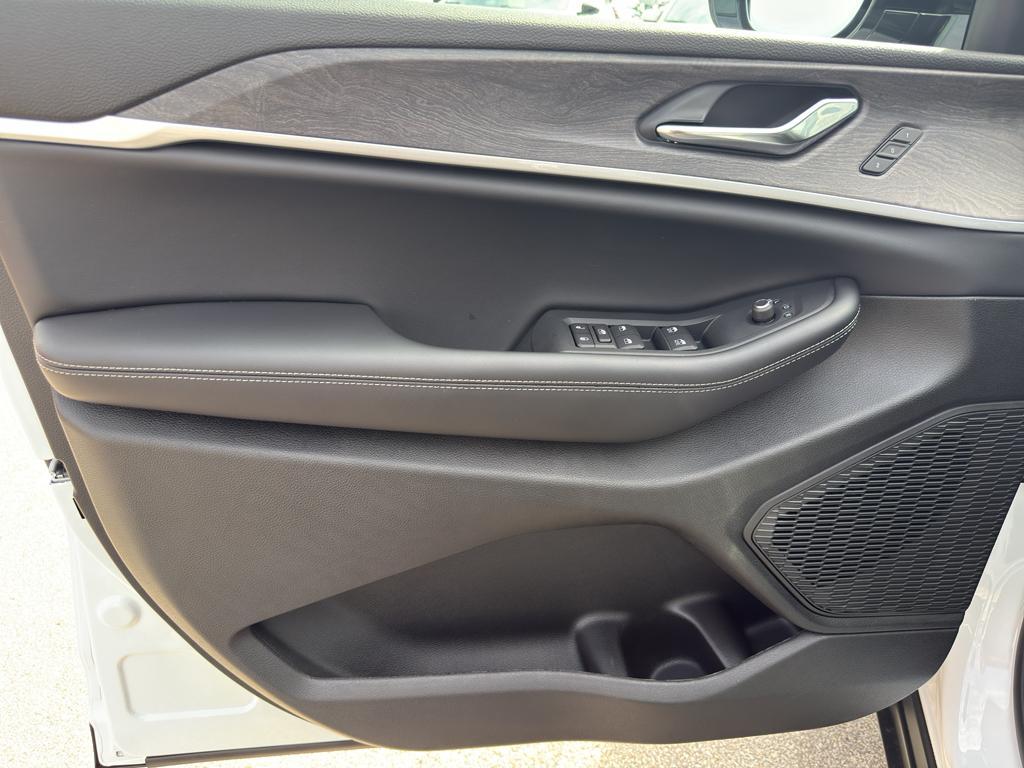 new 2025 Jeep Grand Cherokee L car, priced at $53,499