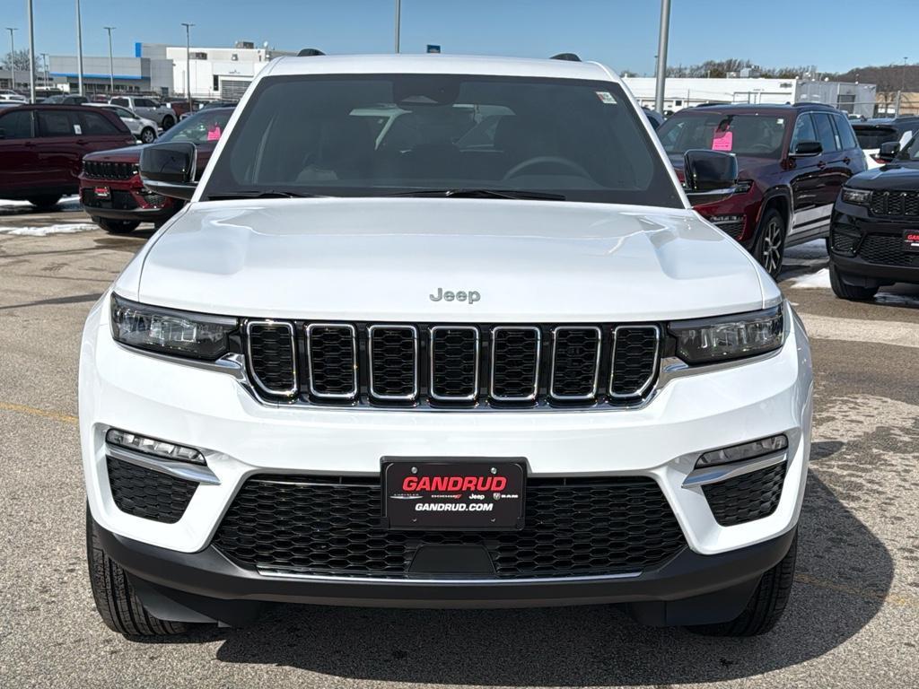 new 2025 Jeep Grand Cherokee car, priced at $45,901