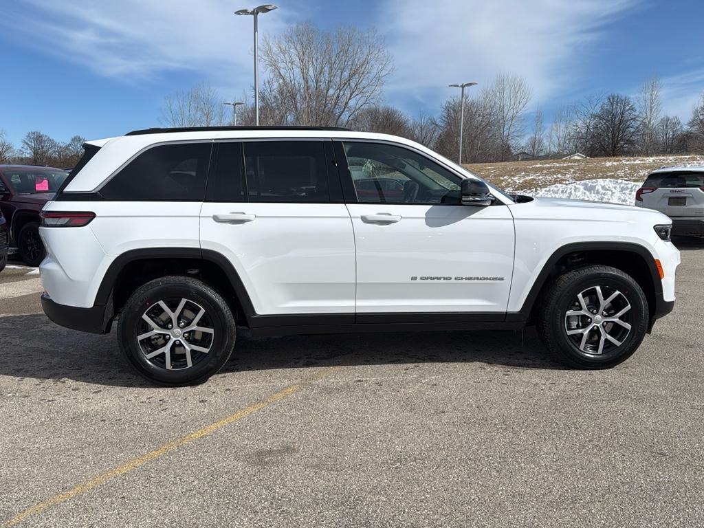 new 2025 Jeep Grand Cherokee car, priced at $45,901