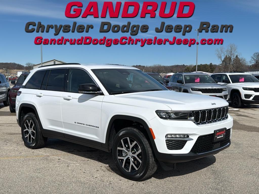 new 2025 Jeep Grand Cherokee car, priced at $45,901