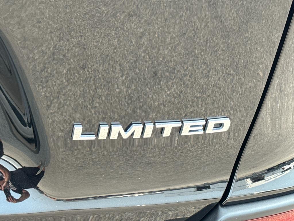 used 2022 Jeep Cherokee car, priced at $27,295