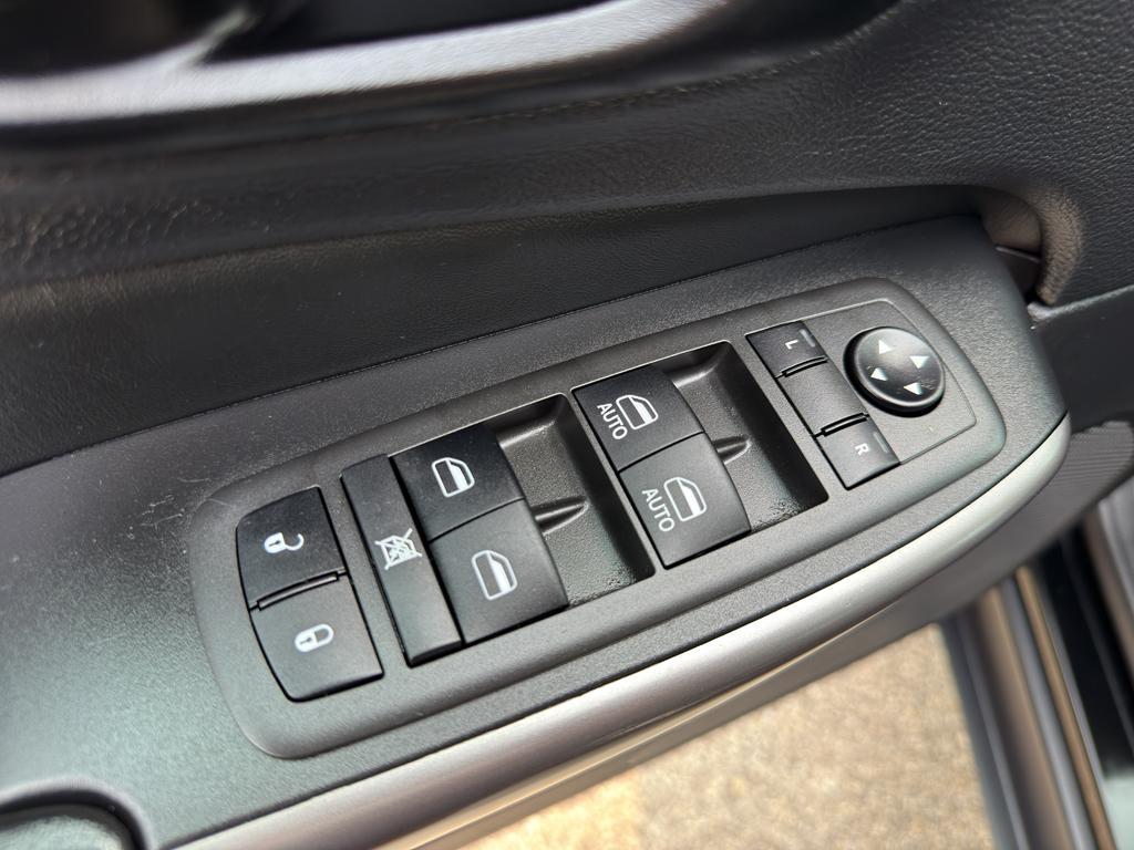 used 2022 Jeep Cherokee car, priced at $27,295