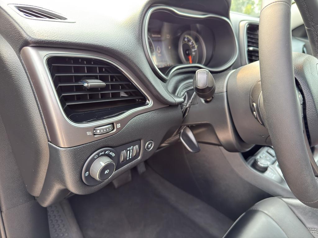 used 2022 Jeep Cherokee car, priced at $27,295