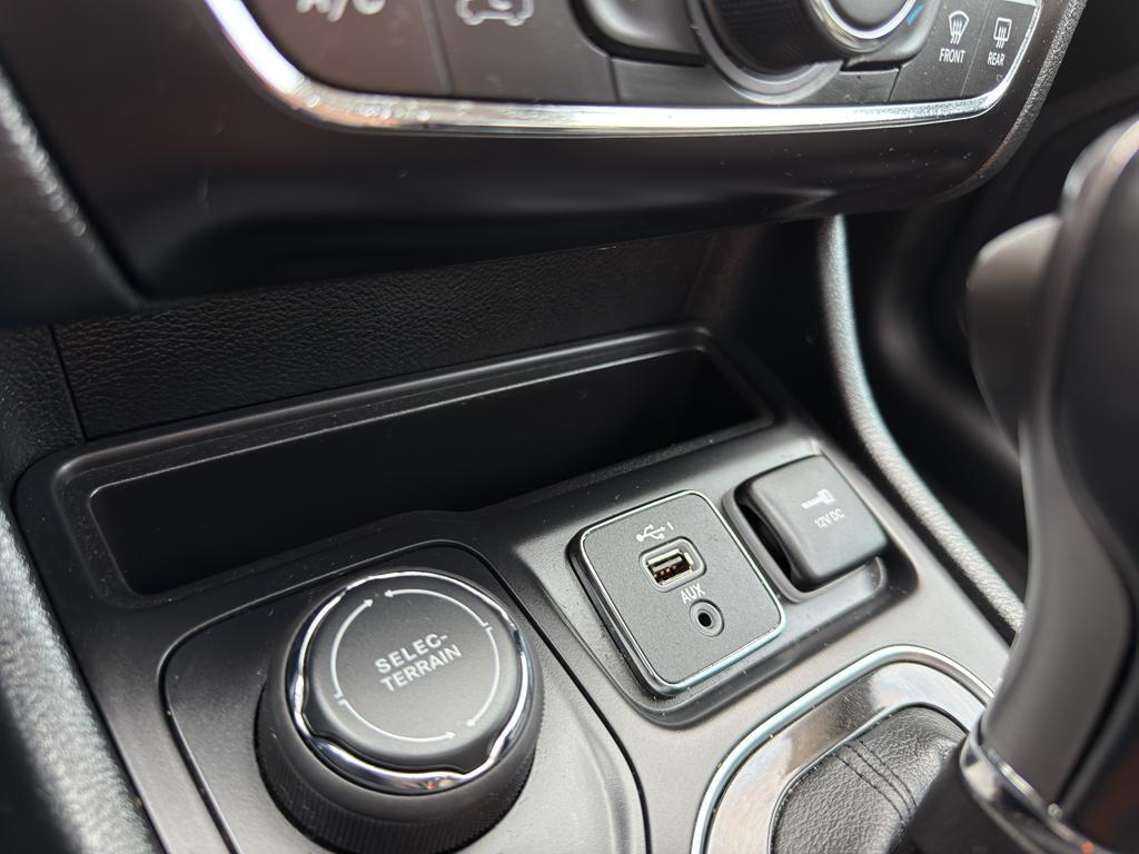used 2022 Jeep Cherokee car, priced at $27,295