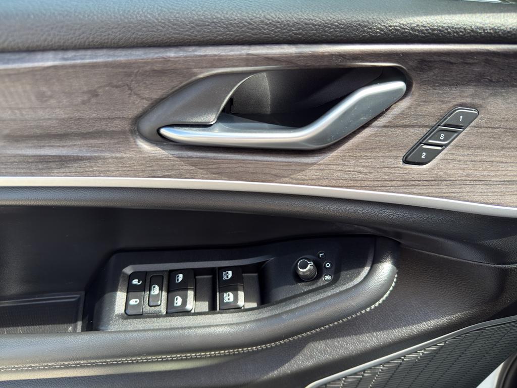 used 2022 Jeep Grand Cherokee car, priced at $31,495