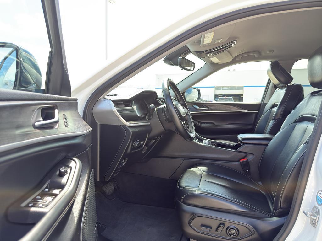 used 2022 Jeep Grand Cherokee car, priced at $31,495