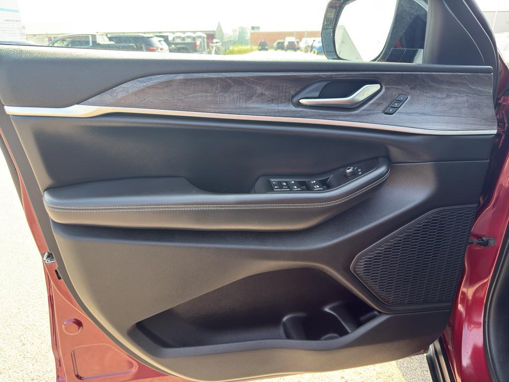 used 2023 Jeep Grand Cherokee car, priced at $31,495