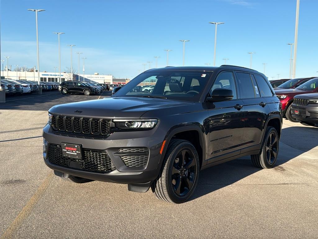 new 2025 Jeep Grand Cherokee car, priced at $46,759