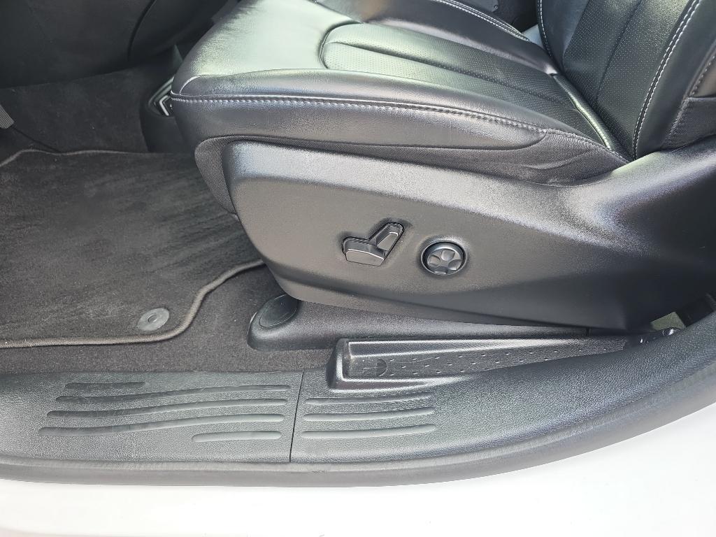 used 2023 Chrysler Pacifica car, priced at $33,695